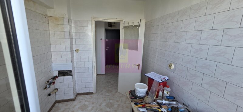 Apartament 3 camere de vanzare in Ploiesti, zona Cameliei